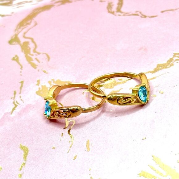 Avon Women’s Vintage Blue Stone Ring Sz 10 Goldtone - Picture 3 of 8